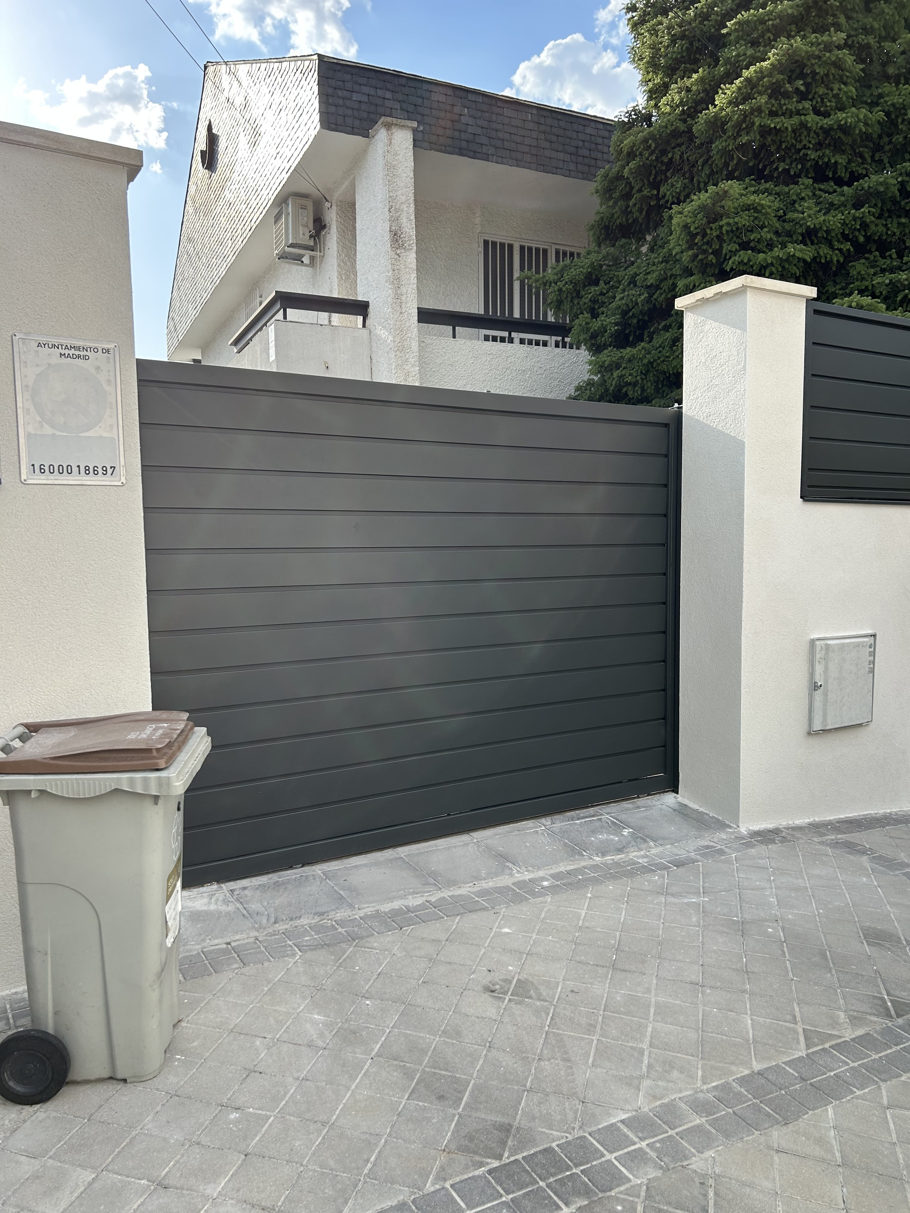 Puertas de garaje y automáticas 2